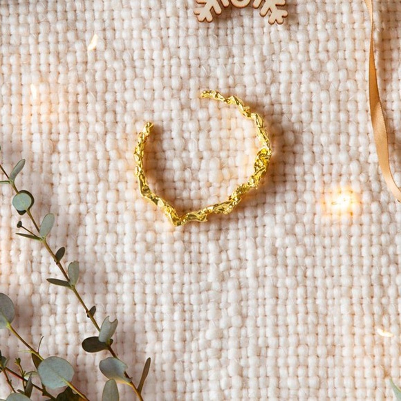 NWT AMBER SCEATS Emery 24k Plated Cuff Bracelet - Picture 8 of 10